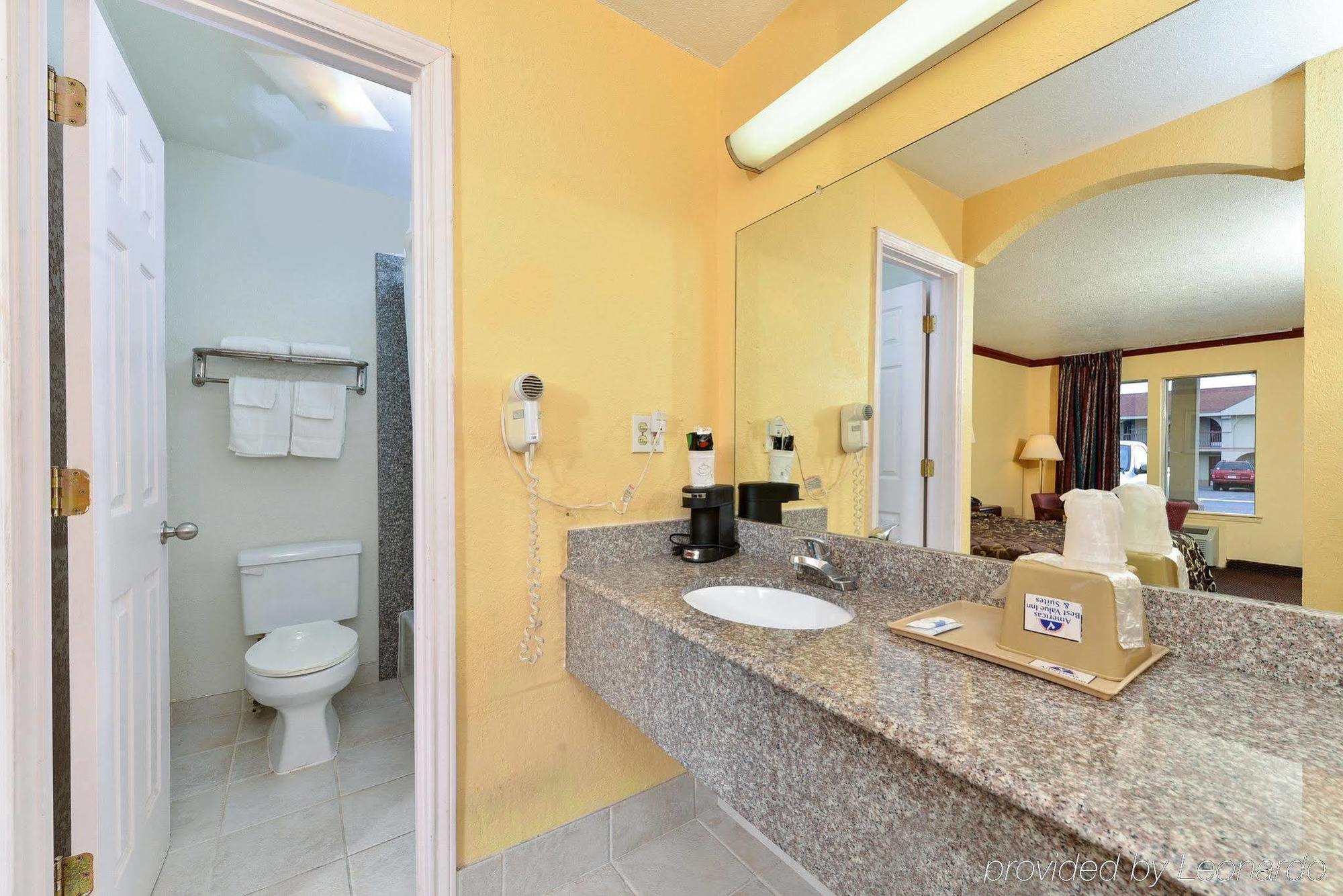 Americas Best Value Inn Conroe Exterior photo